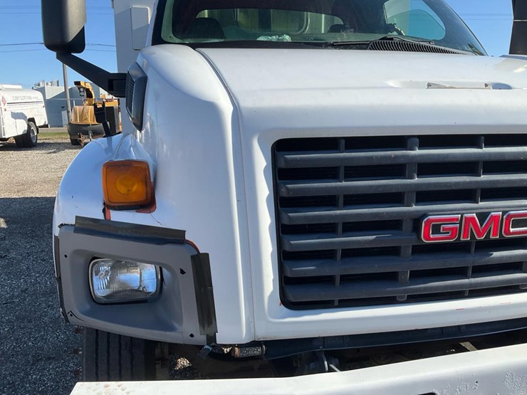 2004-gmc-topkick-image-10