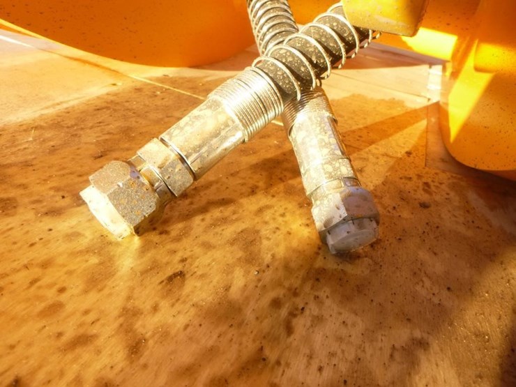 caterpillar-320-image-6