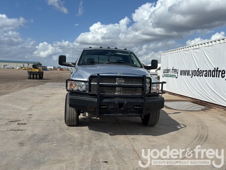 2004-dodge-ram-3500-image-8