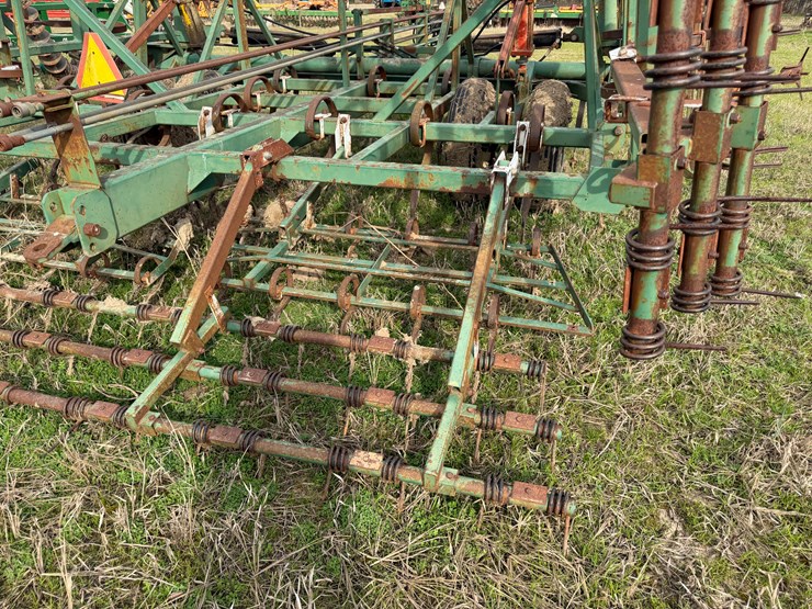 john-deere-32-image-17