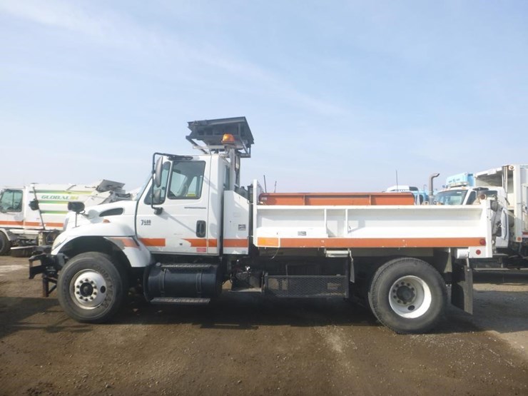 2004-international-7400-image-5