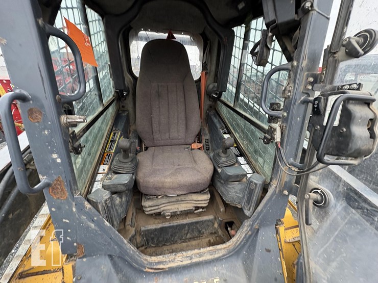 2017-deere-333g-image-15