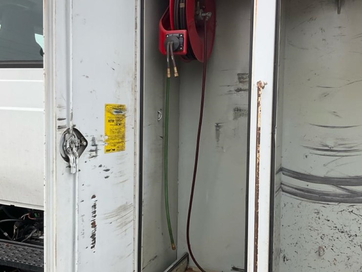 2014-international-7300-image-33