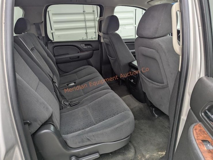 2007-chevrolet-suburban-image-19
