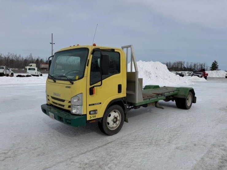 2022-isuzu-nrr-image-1