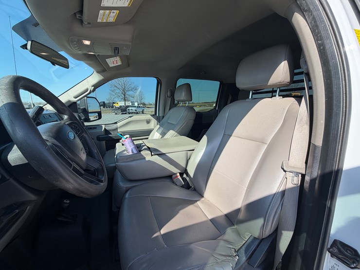 ford-f350-xl-image-21