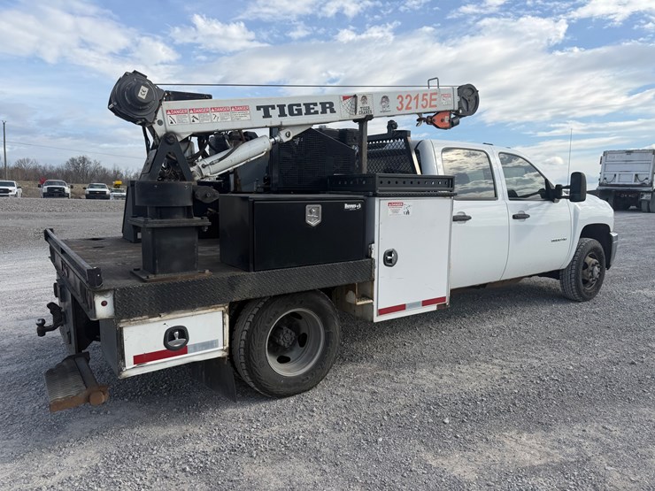 2014-chevrolet-3500-image-4