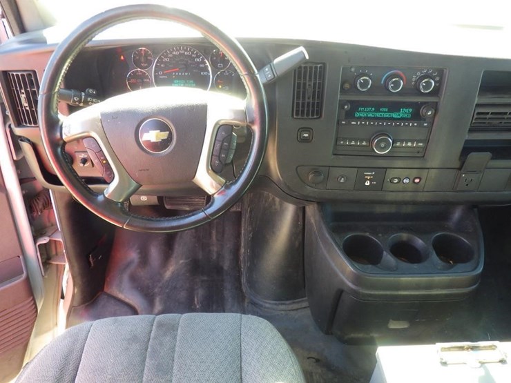 2018-chevrolet-express-2500-image-9