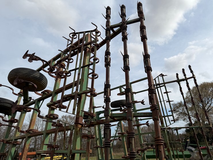 john-deere-32-image-22