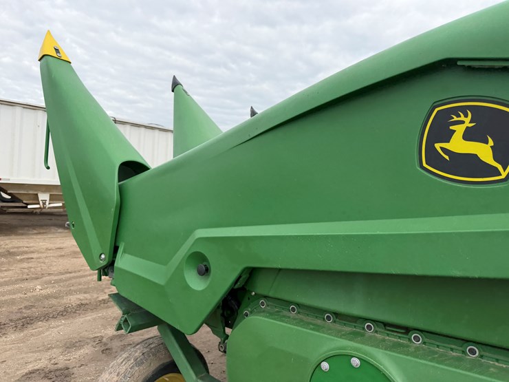 john-deere-c8r-image-23