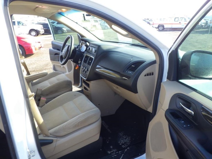 2015-dodge-grand-caravan-image-6