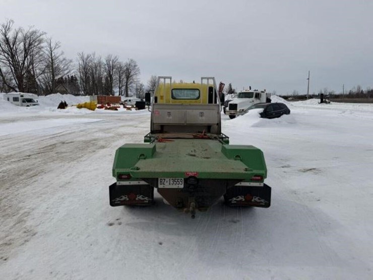 2022-isuzu-nrr-image-4