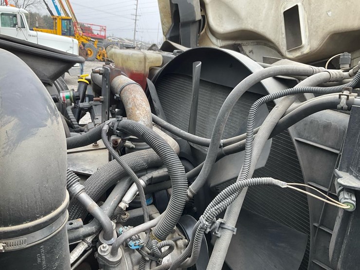 2014-international-7300-image-128