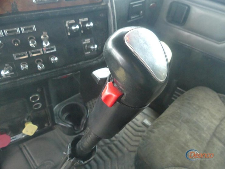 2004-peterbilt-379-image-19