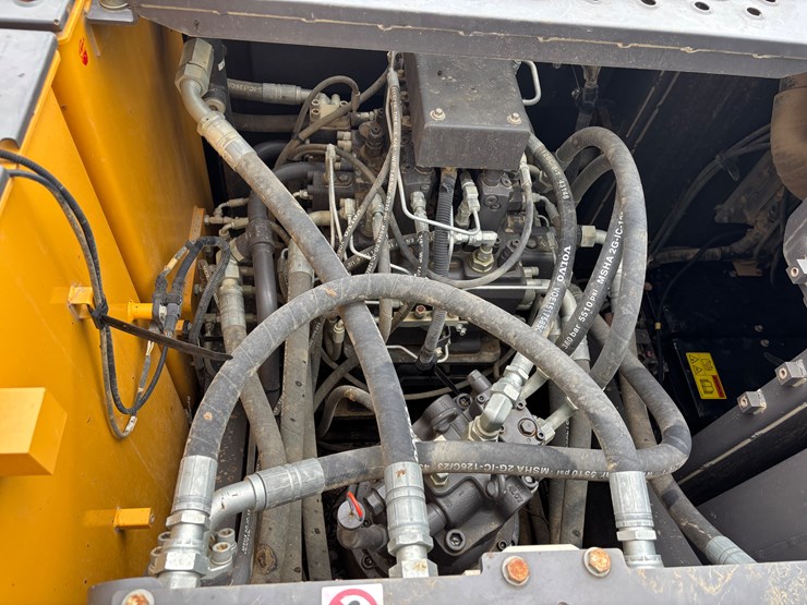 2022-volvo-ec220el-image-28