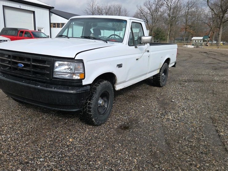 1995-ford-f150-xl-image-1