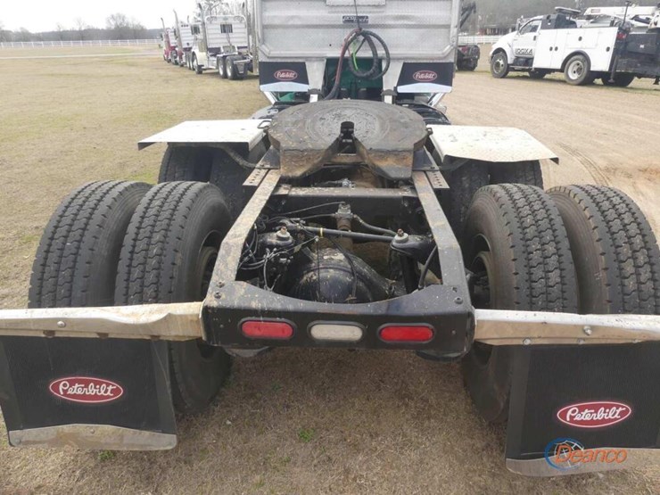 2019-peterbilt-389-image-7