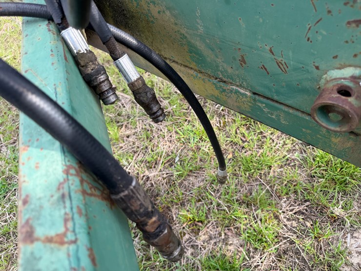 john-deere-32-image-34