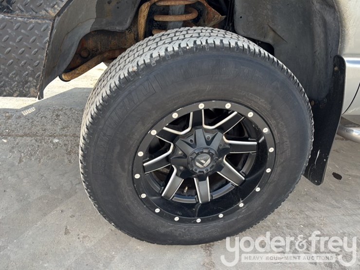 2004-dodge-ram-3500-image-10