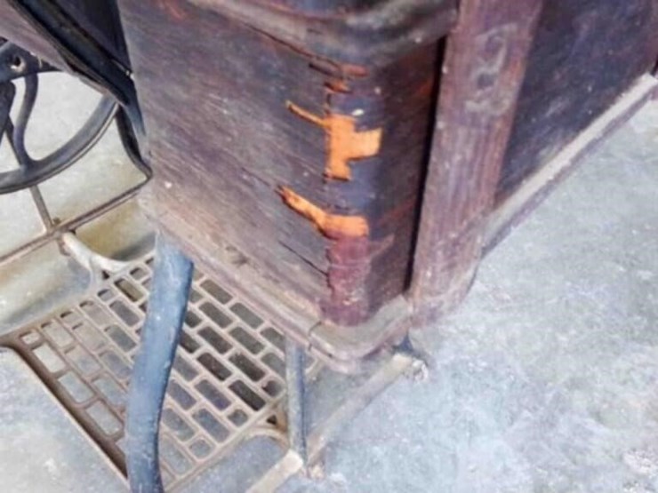 antique-sewing-machine-image-4