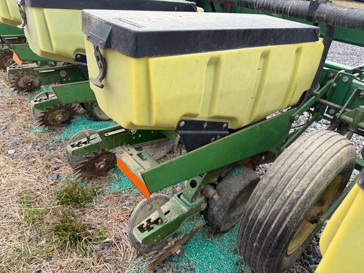 john-deere-12-image-29