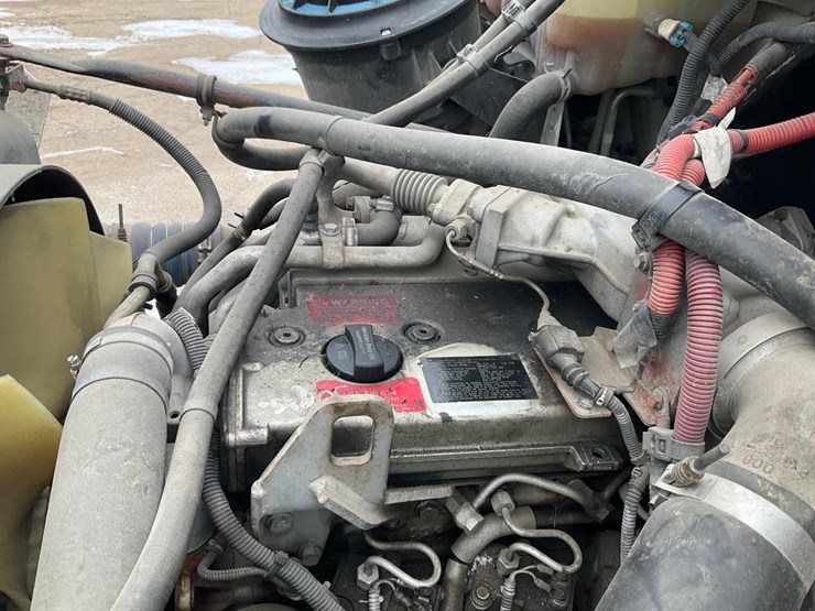 2005-freightliner-m2-106-image-66