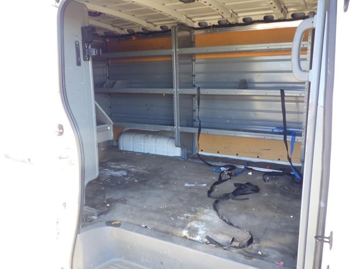 2017-nissan-nv2500-image-7