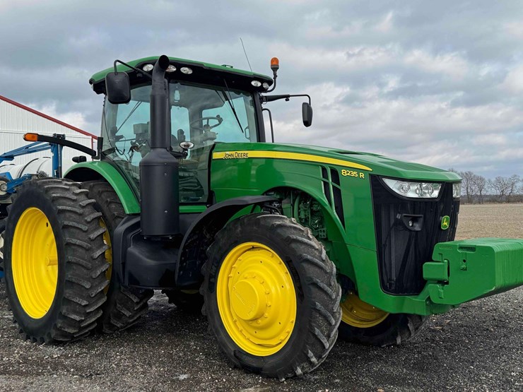 2013-john-deere-8235r-image-37
