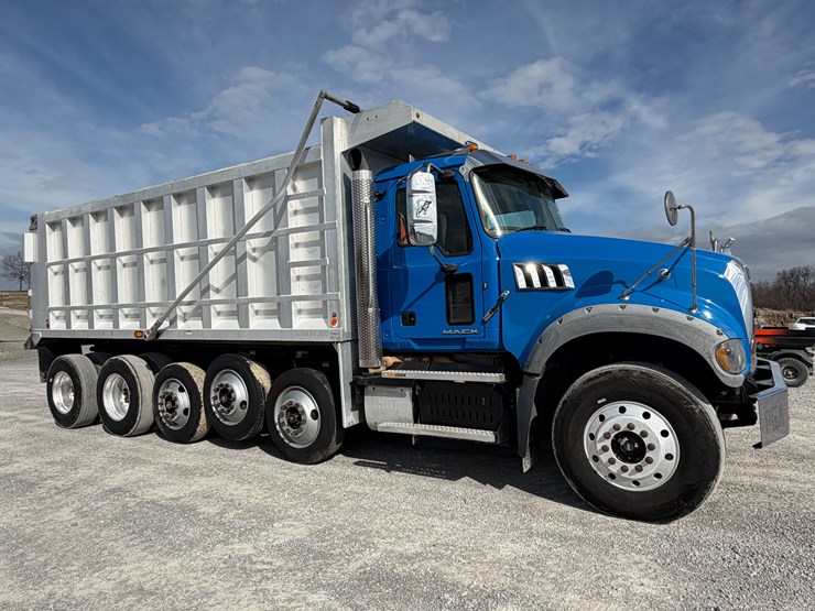 2017-mack-granite-gu713-image-54