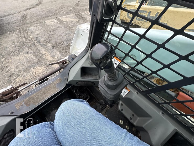 2014-bobcat-s590-image-16