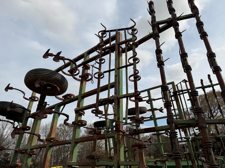 john-deere-32-image-23