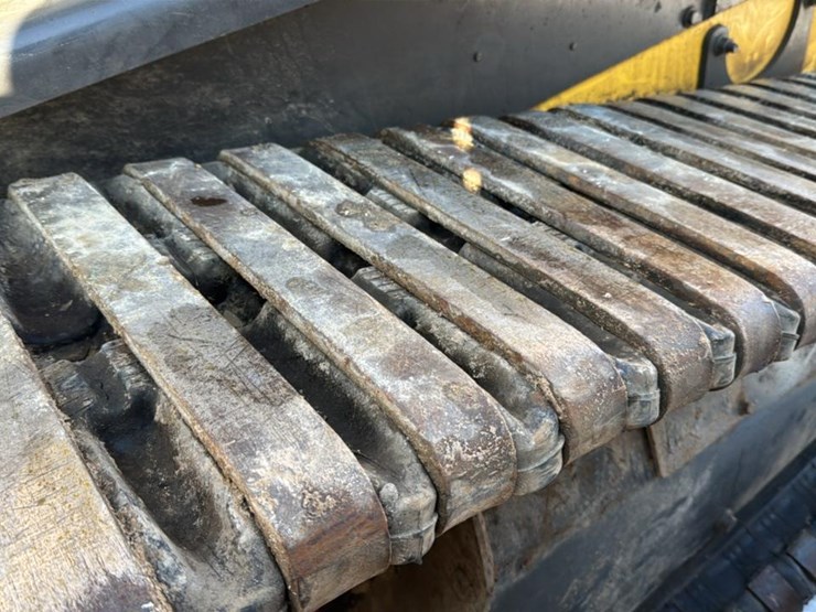 2011-new-holland-c238-image-19