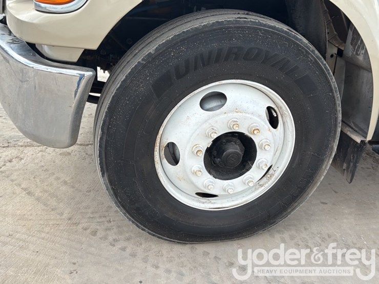 2009-ford-750-image-10