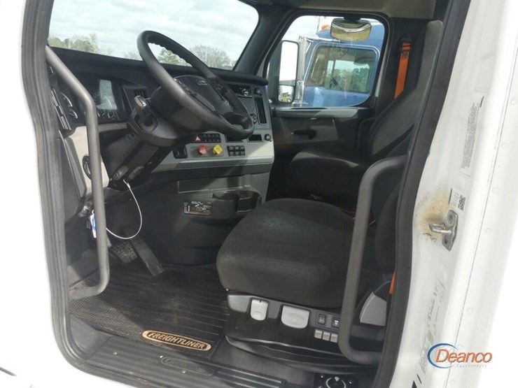 2021-freightliner-cascadia-116-image-13