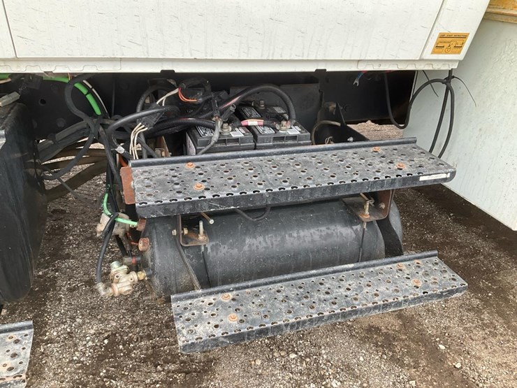 2014-international-7300-image-28