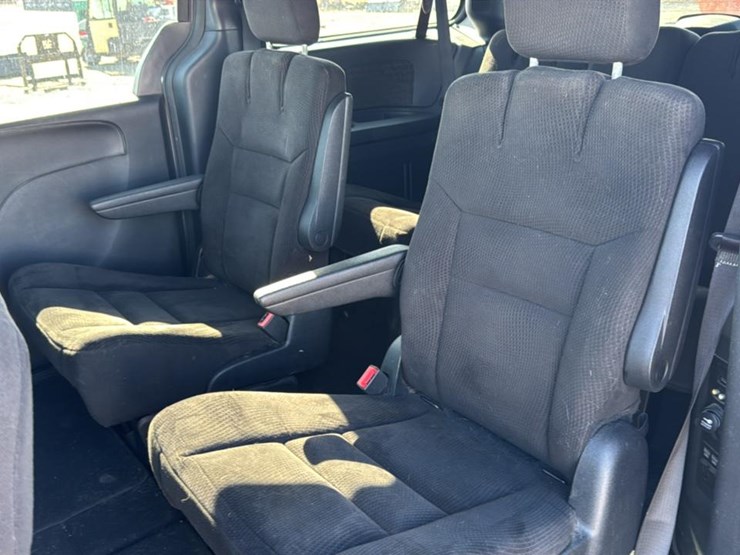 2015-dodge-grand-caravan-sxt-image-29