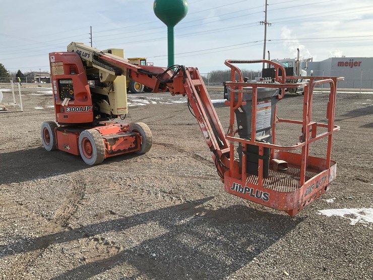 2000-jlg-e300ajp-image-7