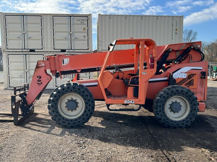 #1200-•-2011-jlg-6042-telehandler-image-2