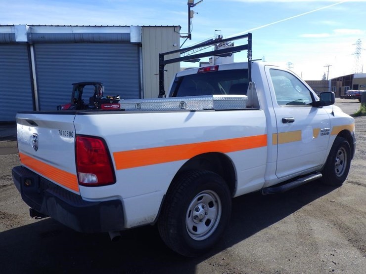 2015-dodge-1500-image-3