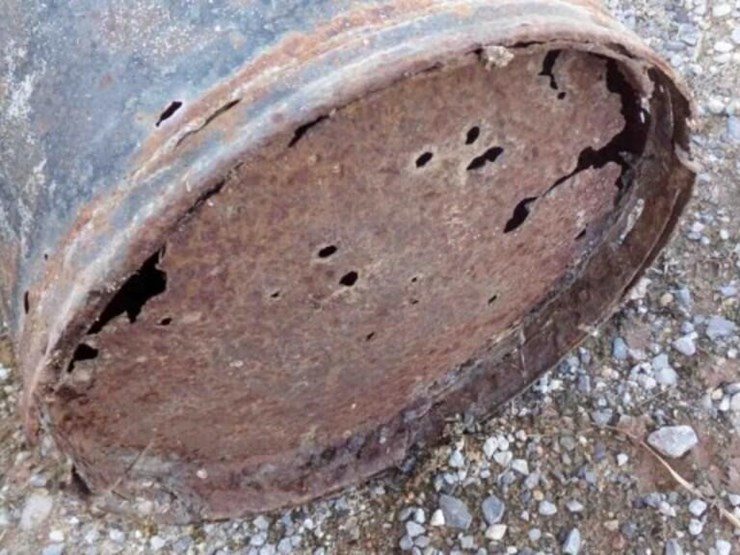 milk-can,-bottom-rusted-out-image-2