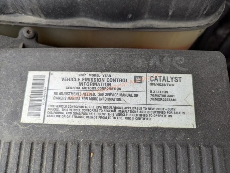 2007-chevrolet-suburban-image-24