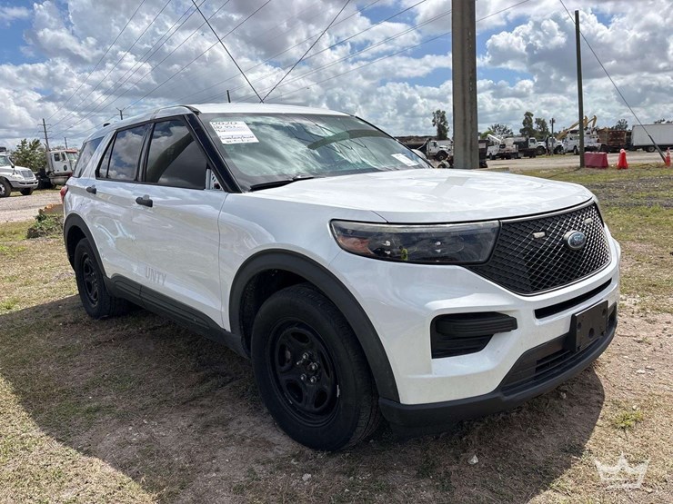 2020-ford-explorer-image-2