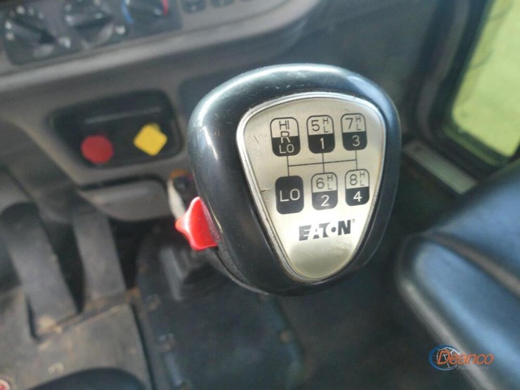 2019-peterbilt-389-image-18