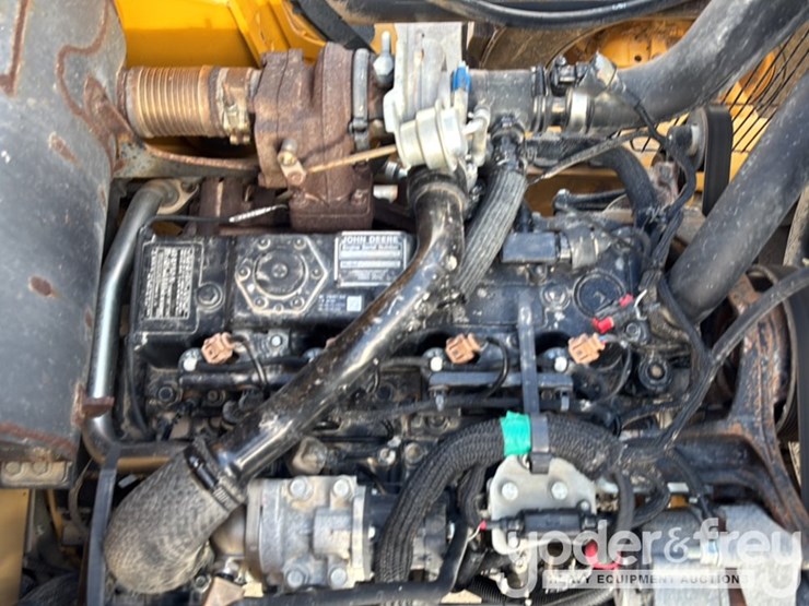 2019-deere-310l-image-37