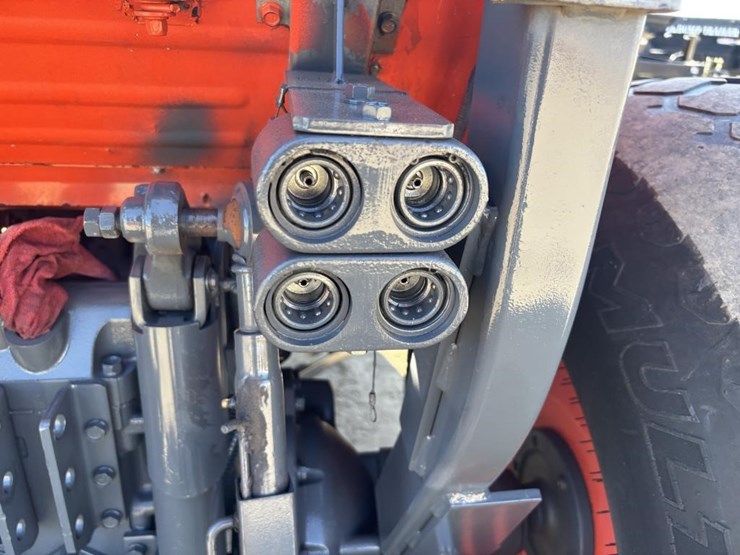 2017-kubota-l4760d-image-12