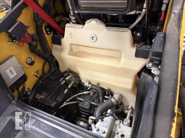 2024-deere-330g-image-19