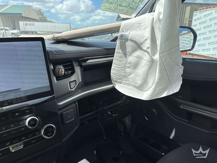 2024-ford-expedition-image-17