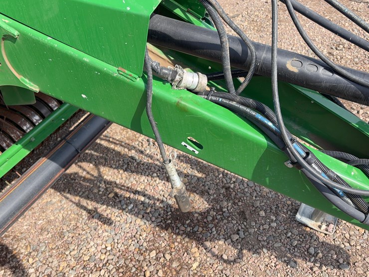 2021-john-deere-560r-image-25