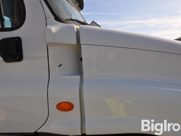 2016-freightliner-cascadia-125-image-12