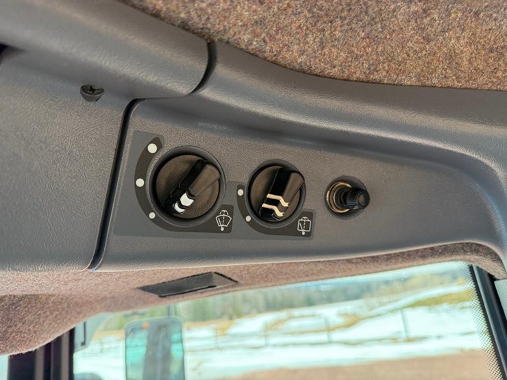 new-holland-8770-image-57